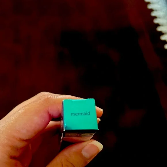 tarte Mermaid Holographic lipgloss - Picture 3 of 5